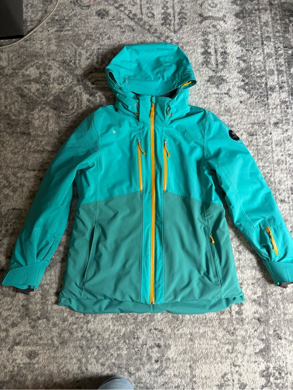 Obermeyer Two-Tone Teal Ski Jacket with Yellow Accents